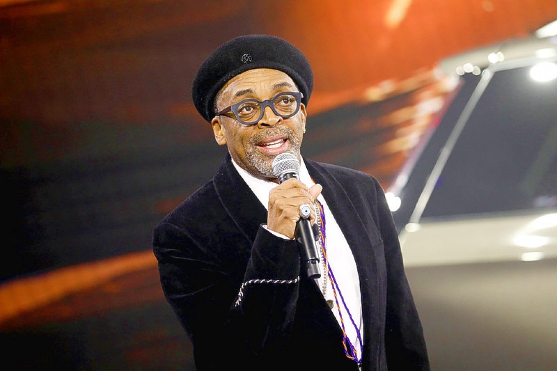 Spike Lee to avoid Garden for now, Knicks deny he's 'victim'